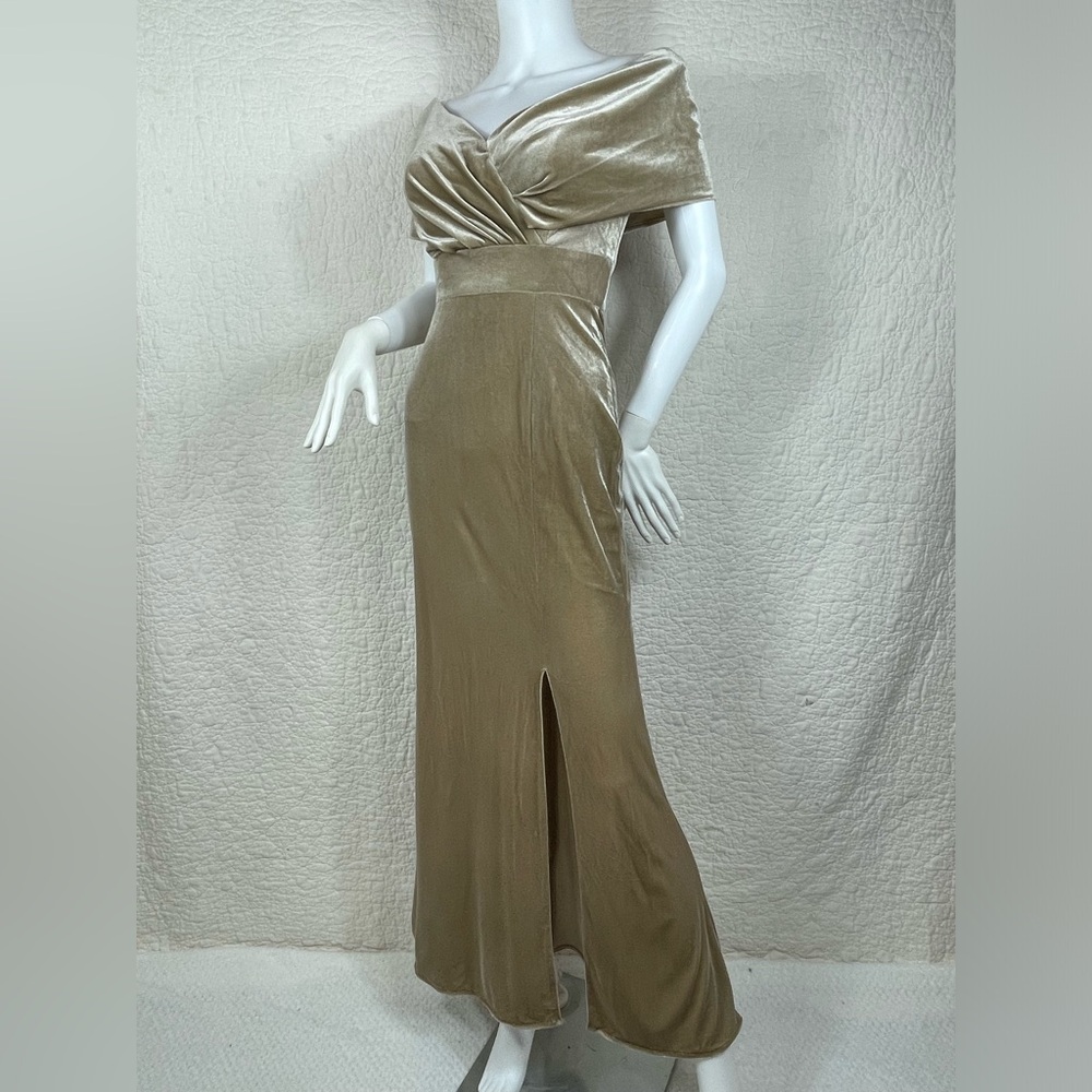 š„B2 Jasmine Off The Shoulder Luxe Velvet Fit & Flare Maxi Gown Women Size 2 - Picture 2 of 16